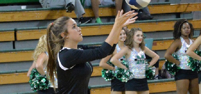Kayla-Simmons volley