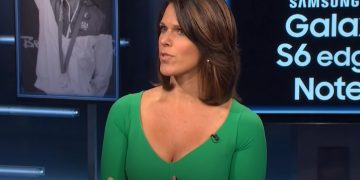 Dana Jacobson sexy hot showing cleavage